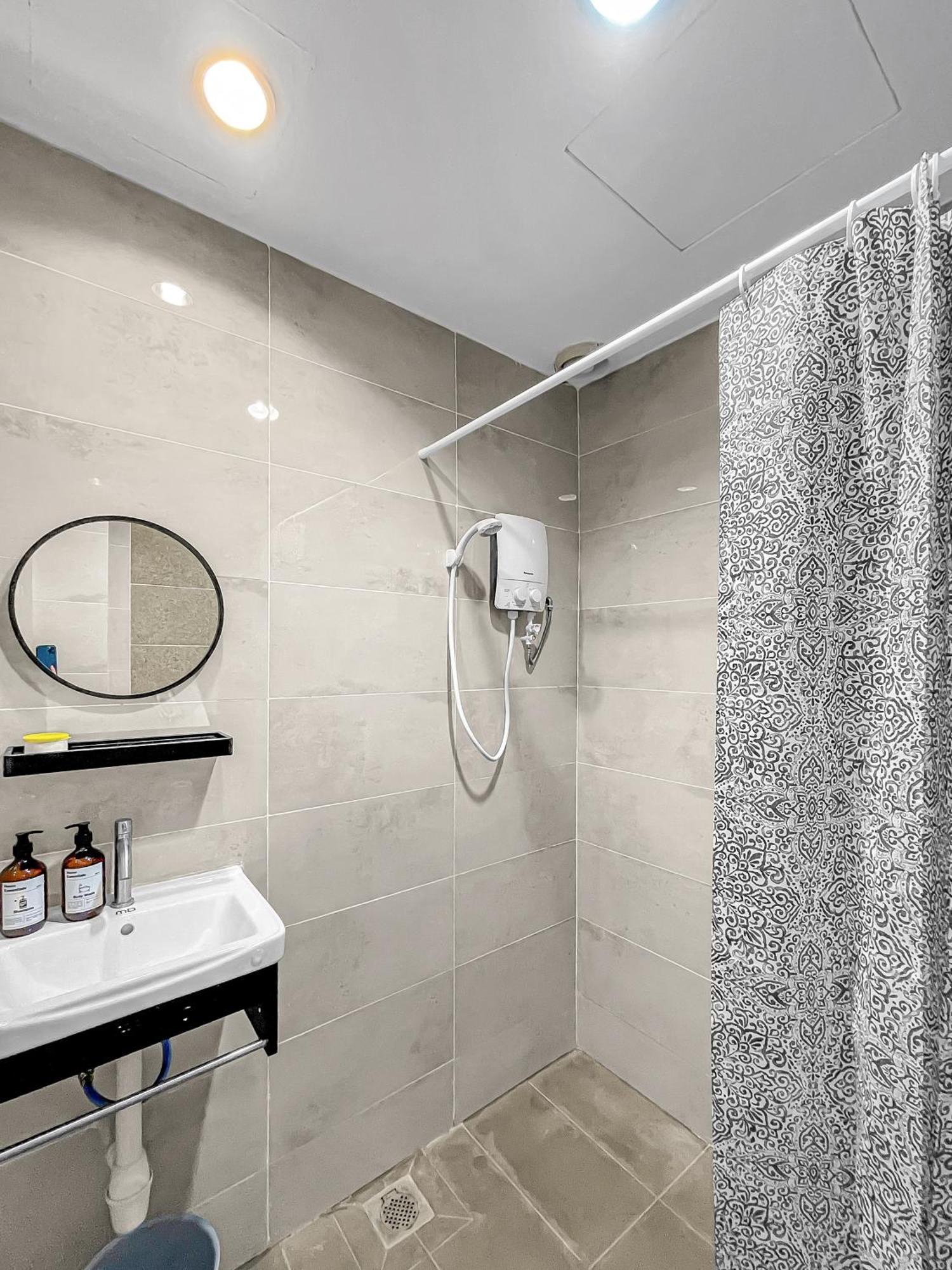 1 Bedroom Apartment, Melaka Cbd Town Center- Hosted By Private Locals Resident, Balcony With City Skyline View Or Seaview, Opposite Malls, Tv Box, 5 Minutes To Jonker Street, Malacca Exterior foto
