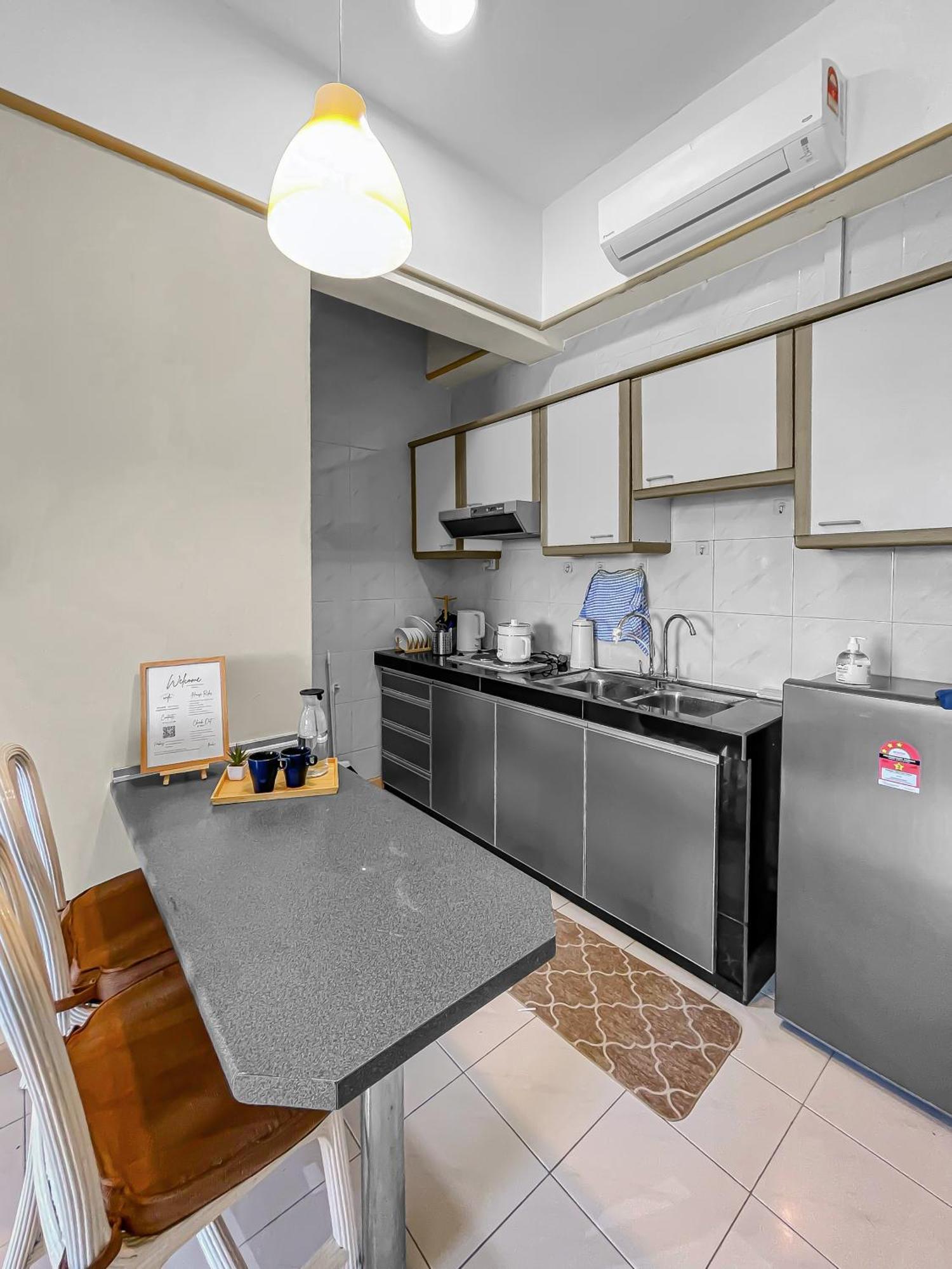 1 Bedroom Apartment, Melaka Cbd Town Center- Hosted By Private Locals Resident, Balcony With City Skyline View Or Seaview, Opposite Malls, Tv Box, 5 Minutes To Jonker Street, Malacca Exterior foto